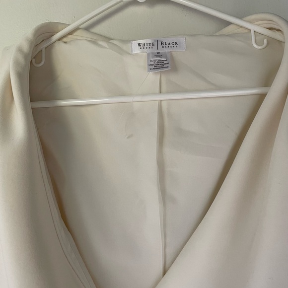 Bring on the season with this elegant Winter white  top! - Picture 5 of 5